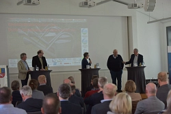 Im Gespräch bei der „Zukunftswerkstatt“ im Kreishaus (von links): Ulrich Ostermann, Christian Meyer, Kai Seefried, Wilhelm Ulferts und Godehard Hennies. Im Gespräch bei der „Zukunftswerkstatt“ im Kreishaus (von links): Ulrich Ostermann, Christian Meyer, Kai Seefried, Wilhelm Ulferts und Godehard Hennies.